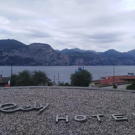 Rely Brenzone sul Garda